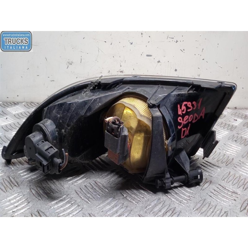 SKODA RIGHT FOG LIGHT LAMP SKODA Roomster 2010>2015 used