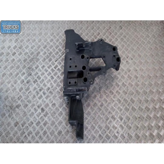 SUPPORTO PARAURTO RENAULT truck T 2014> usato