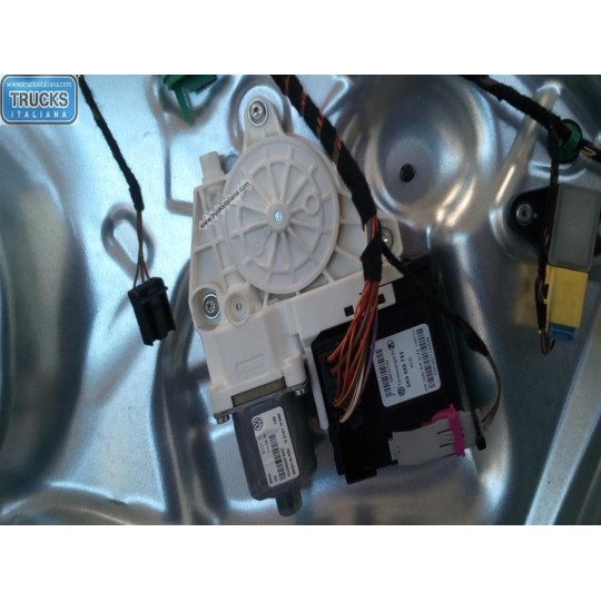 ALZA VETRI ANTERIORI DESTRO VOLKSWAGEN Tiguan 2007>2011 usato