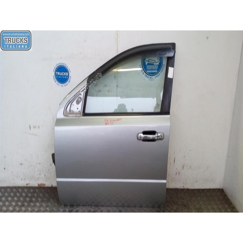 KIA LEFT FRONT DOOR KIA Sorento 2002>2005 used