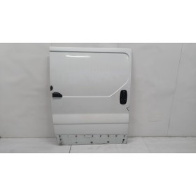 RIGHT SIDE SLIDING DOOR...