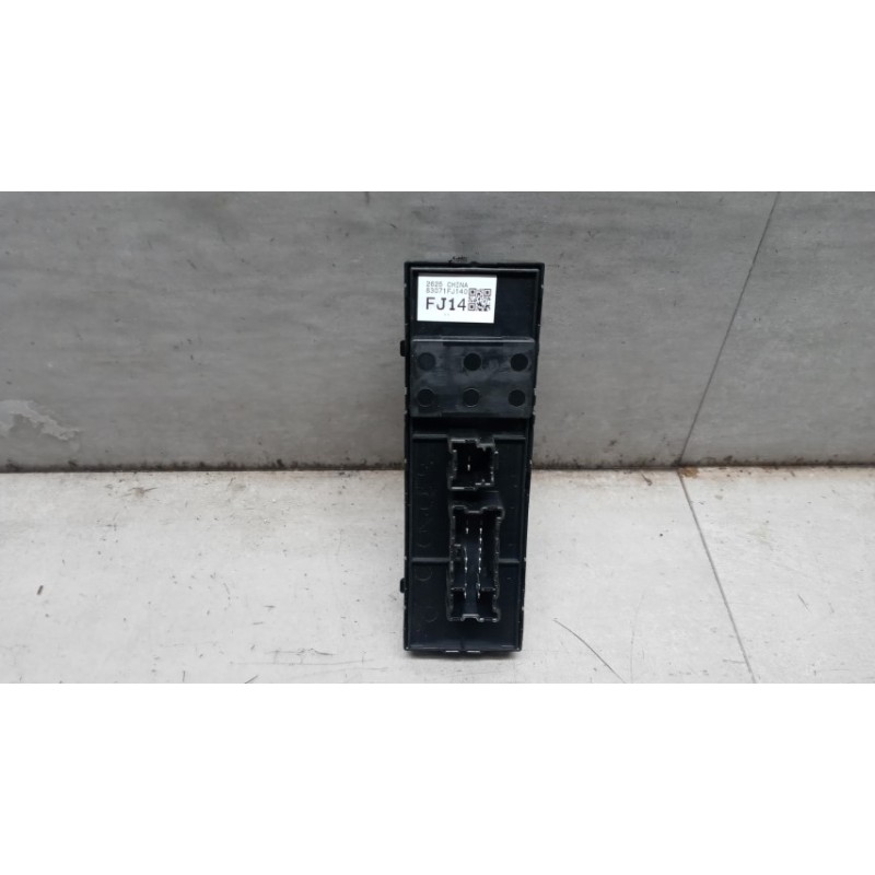 SUBARU INTERRUTTORI E PULSANTI ALZAVETRI SUBARU XV 2016>2018 usato