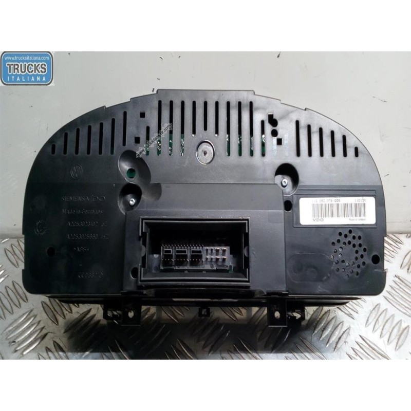 VOLKSWAGEN van QUADRO STRUMENTI VOLKSWAGEN van Caddy 2004>2010 usato