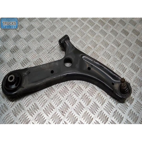 BRACCIO OSCILLANTE ANTERIORE INFERIORE DESTRO HYUNDAI i10 2013>2016 usato