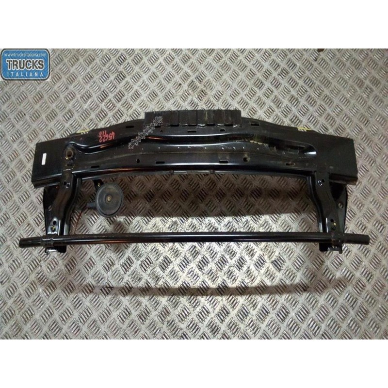 HYUNDAI TRAVERSA ANTERIORE PARAURTO HYUNDAI i10 2013>2016 usato