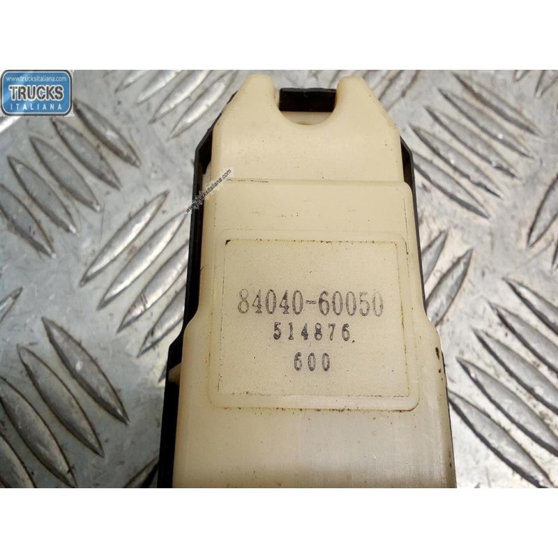 TOYOTA INTERRUTTORI E PULSANTI ALZAVETRI TOYOTA Land Cruiser 120/125 usato