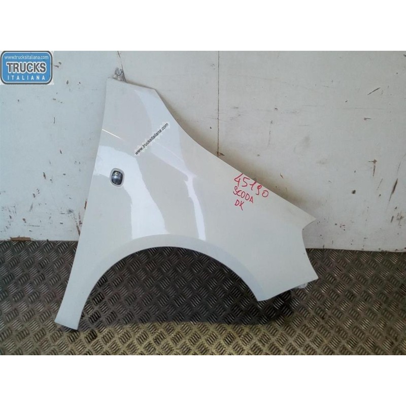 SKODA RIGHT FRONT MUDGUARD  SKODA Fabia 2007>2014 (5J) used