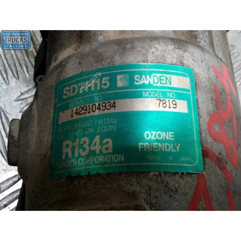 IVECO COMPRESSORE ARIA CONDIZIONATA IVECO 145-17 usato