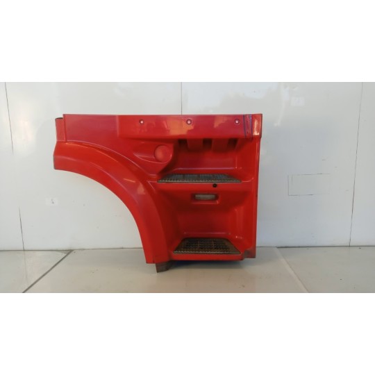 PARAFANGO ANTERIORE DESTRO DAF XF105 usato