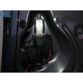 BACK RIGHT POWERED WINDOWS...