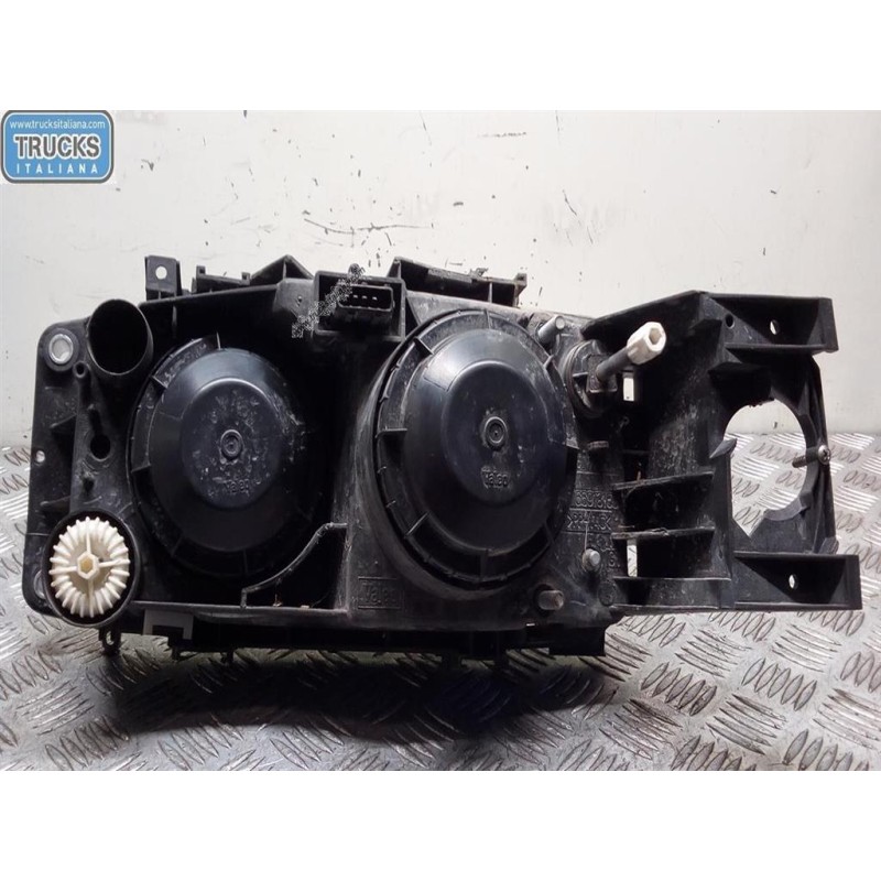 RENAULT truck RIGHT HEADLIGHT RENAULT truck Midlum used