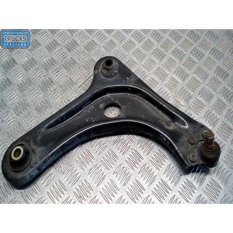 CITROEN BRACCIO OSCILLANTE ANTERIORE INFERIORE DESTRO CITROEN DS3 2010>2014 usato