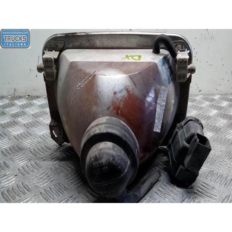 VOLVO truck FARO ANTERIORE DESTRO VOLVO truck FM 7 usato