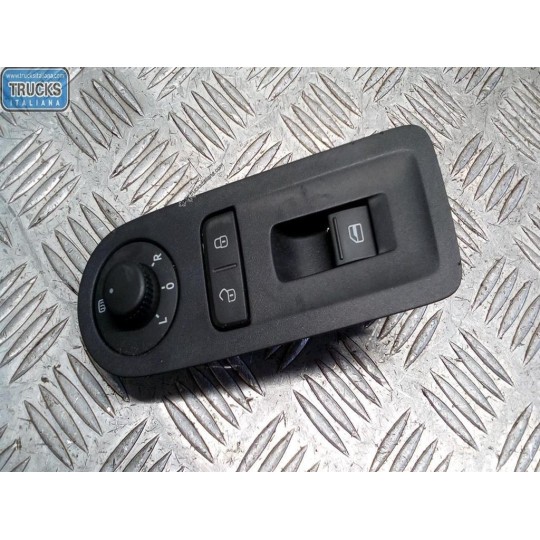 INTERRUTTORI E PULSANTI ALZAVETRI VOLKSWAGEN Up 2011>2016 usato
