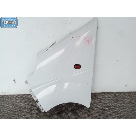 PARAFANGO ANTERIORE SINISTRO OPEL van Vivaro A 2002>2006 usato
