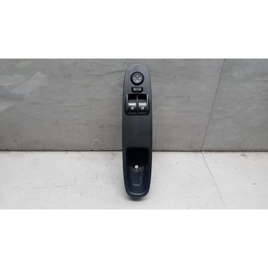 INTERRUTTORI E PULSANTI ALZAVETRI FIAT F.Punto Evo 2009>2012 usato