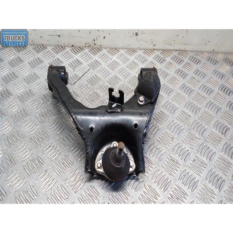 MITSUBISHI BRACCIO OSCILLANTE ANTERIORE SUPERIORE SINISTRO MITSUBISHI L200 2010>2015 usato