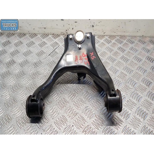 BRACCIO OSCILLANTE ANTERIORE SUPERIORE SINISTRO MITSUBISHI L200 2010>2015 usato