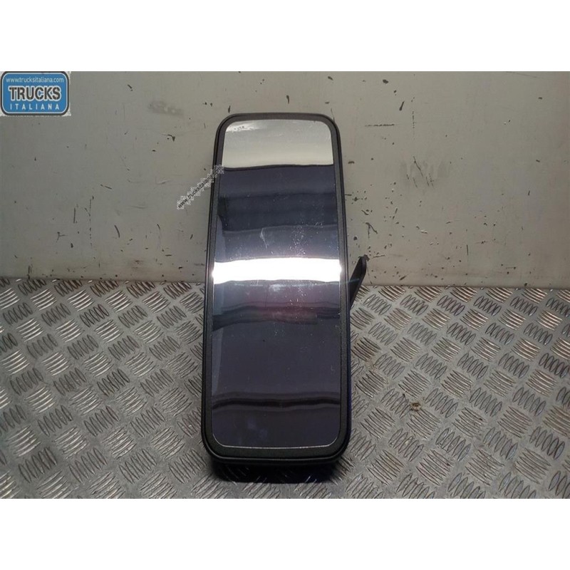 . REARVIEW RIGHT  . . new