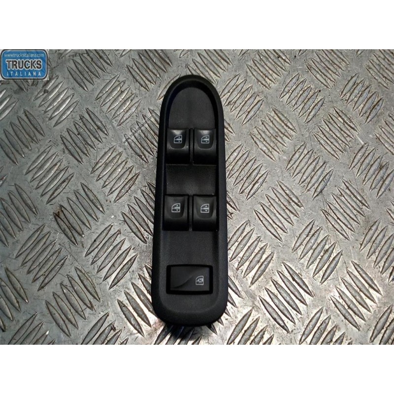 DACIA INTERRUTTORI E PULSANTI ALZAVETRI DACIA Duster 2013>2017 usato