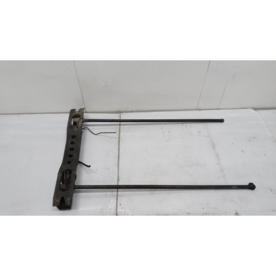 FRONT TORSION BAR LEFT NISSAN King Cab 1988>1998 used