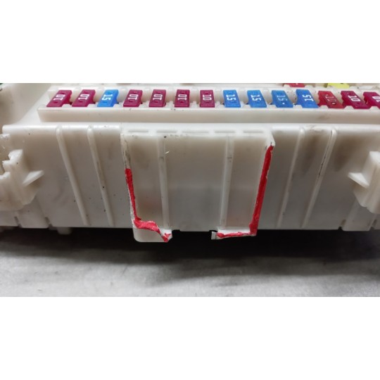 FUSE BOX ISUZU N2R used