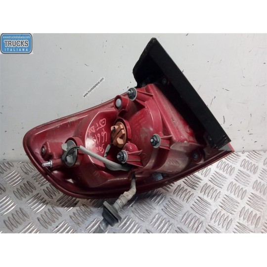 FARO POSTERIORE ESTERNO DESTRO HYUNDAI Santa Fe 2006>2009 usato