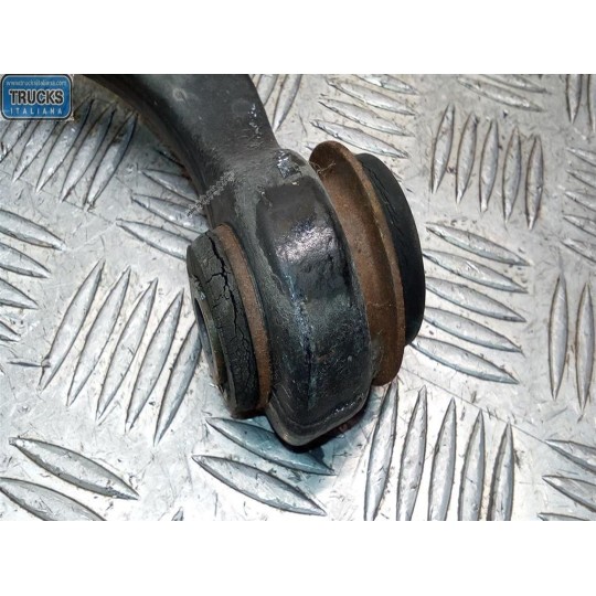 BRACCIO OSCILLANTE ANTERIORE SUPERIORE DESTRO JEEP Cherokee 2005>2008 usato