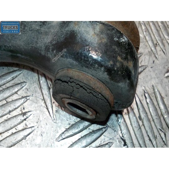 BRACCIO OSCILLANTE ANTERIORE SUPERIORE SINISTRO JEEP Cherokee 2005>2008 usato