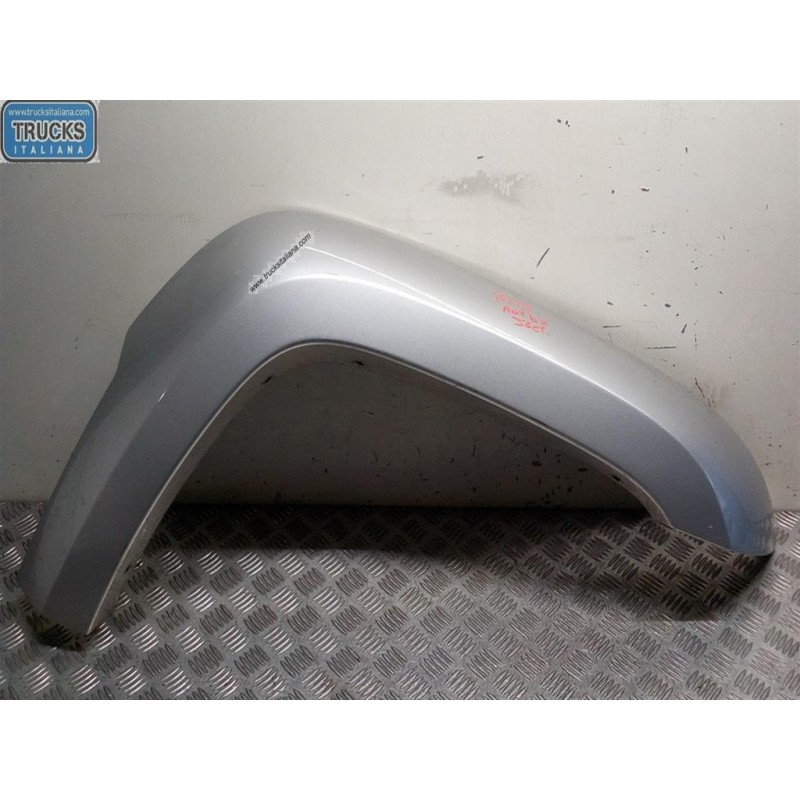 JEEP PLASTIC MUDGUARDS TO THE RIGHT JEEP Cherokee 2005>2008 used