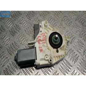 ALZA VETRI ANTERIORI...