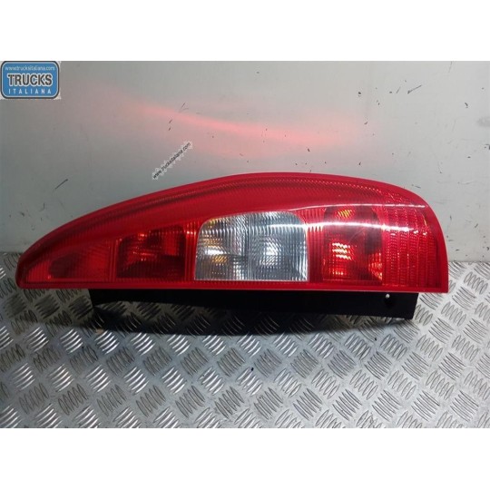 FARO POSTERIORE ESTERNO DESTRO MITSUBISHI Colt 2004> usato