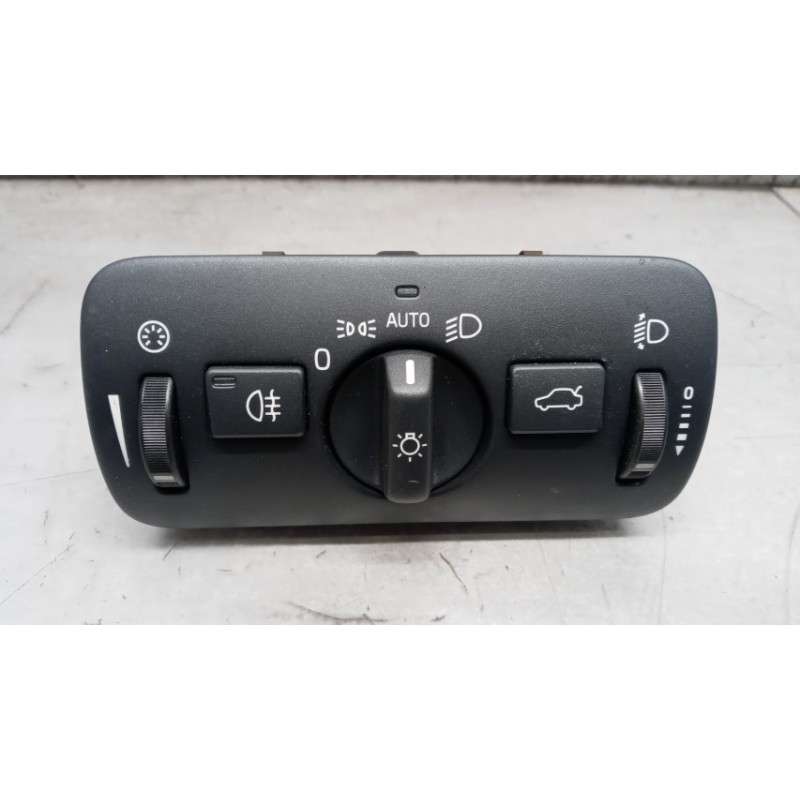 VOLVO BLOCK LOGHTS  VOLVO V40 2016> used