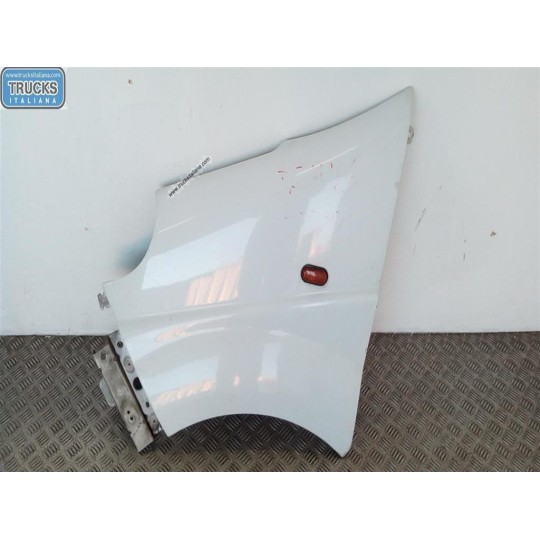PARAFANGO ANTERIORE SINISTRO RENAULT van Trafic 2001>2007 usato
