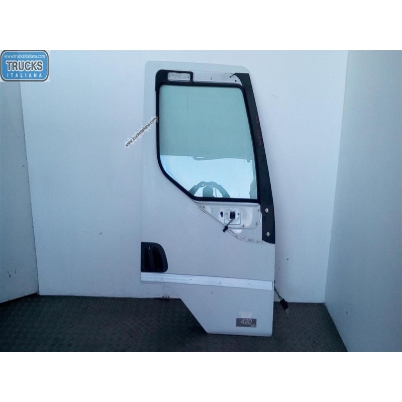 RENAULT truck RIGHT FRONT DOOR  RENAULT truck Premium 1996>2005 used