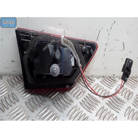 FARO POSTERIORE INTERNO DESTRO RENAULT Clio 2012>2016 usato