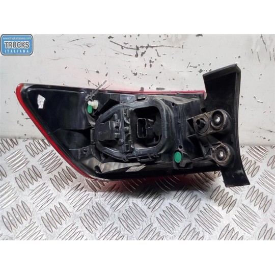 FARO POSTERIORE ESTERNO DESTRO RENAULT Clio 2012>2016 usato