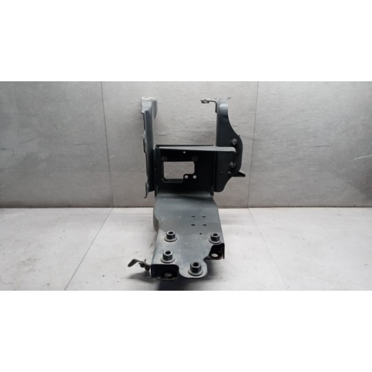 SUPPORTO PEDANA SX MERCEDES-BENZ truck Actros euro 6 2022> usato