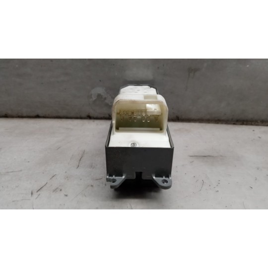 INTERRUTTORI E PULSANTI ALZAVETRI TOYOTA Rav 4 2006>2010 usato