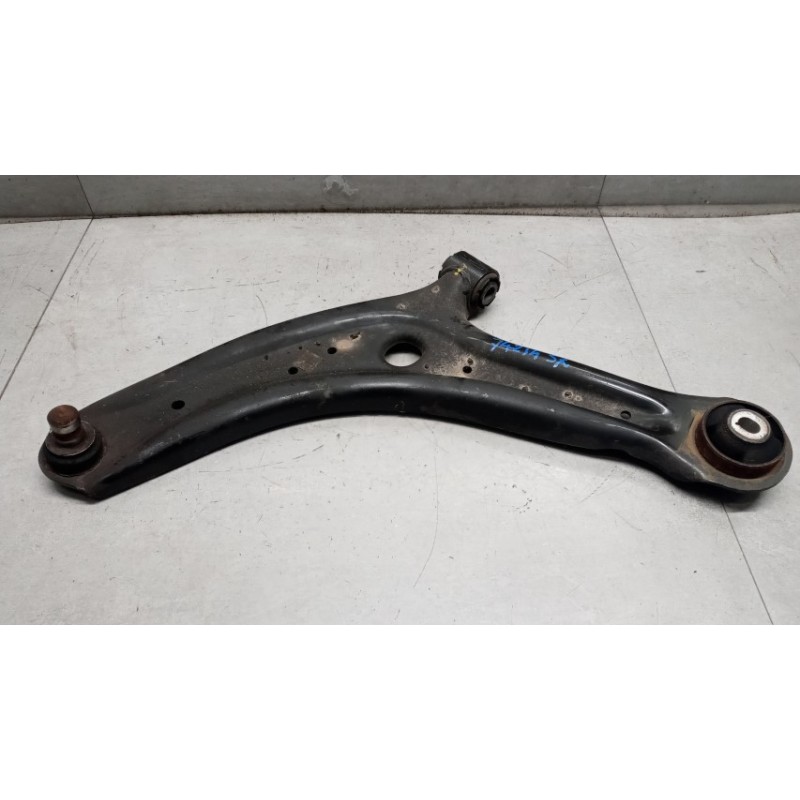 FORD CONTROL ARM FRONT LOWER LEFT  FORD Puma 2019> used