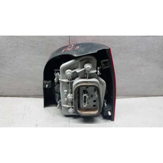 FARO POSTERIORE ESTERNO SINISTRO VOLKSWAGEN Polo 2001>2005 usato