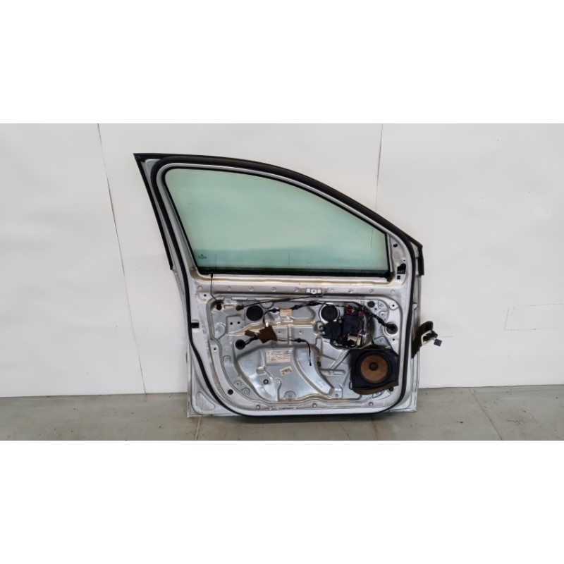 VOLKSWAGEN PORTA ANTERIORE SINISTRA VOLKSWAGEN Polo 2001>2005 usato