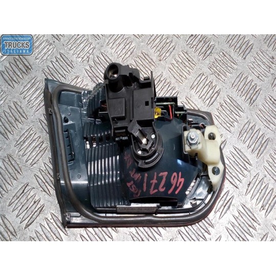 FARO POST INTERNO LED DESTRO BMW Serie 3 (F31) SW 2011> usato