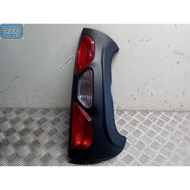 FIAT FARO POSTERIORE ESTERNO DESTRO FIAT Panda Cross 2014> usato