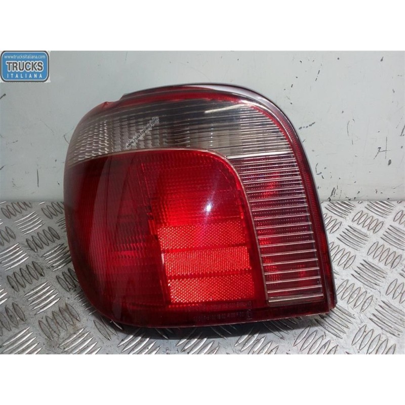 TOYOTA FARO POSTERIORE ESTERNO SINISTRO TOYOTA Yaris 1999>2003 usato