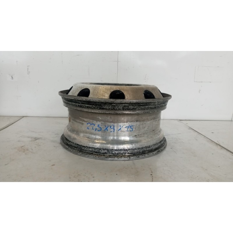 . ALLOY WHEELS  . . used