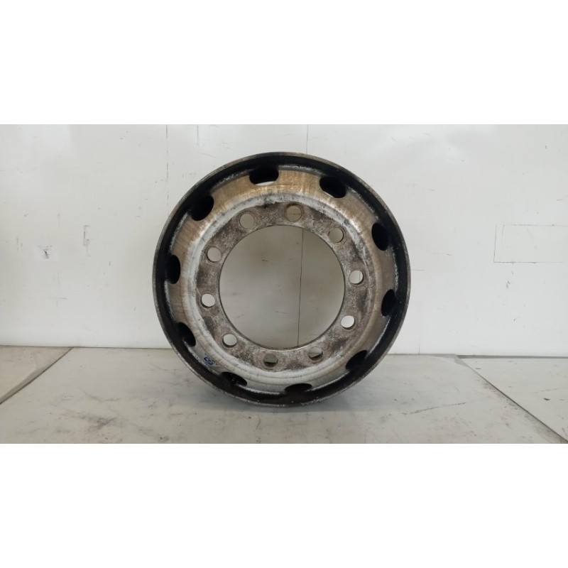 . CERCHIO RUOTA IN LEGA . . usato