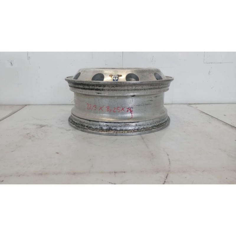 . CERCHIO RUOTA IN LEGA . . usato