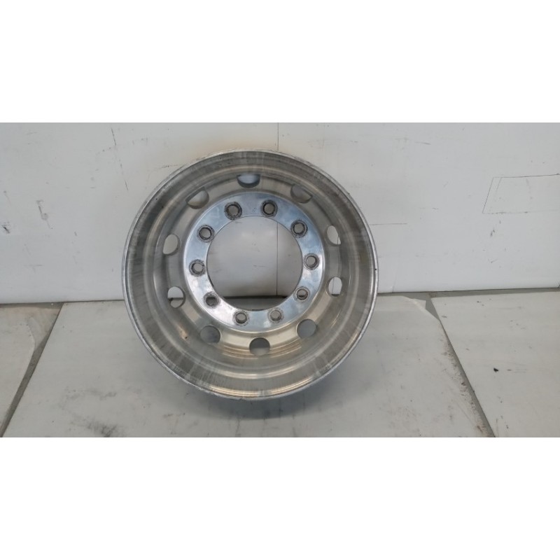 . CERCHIO RUOTA IN LEGA . . usato