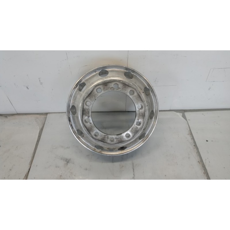 . CERCHIO RUOTA IN LEGA . . usato